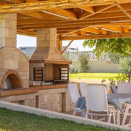 Sandoa - Beachfront Apartment Minia