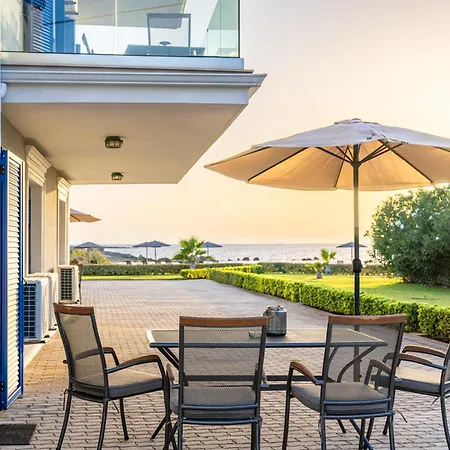 Sandoa - Beachfront Apartment