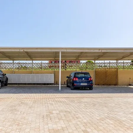 Sandoa - Beachfront 아파트