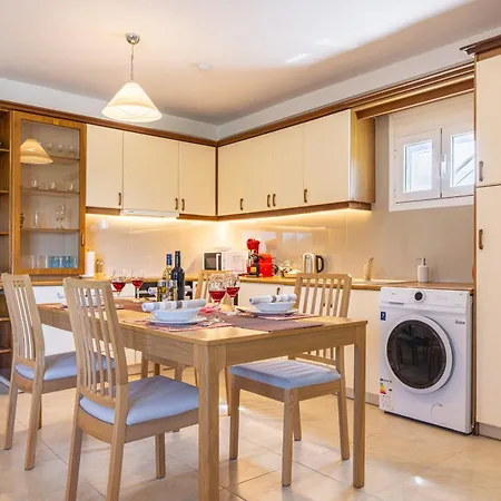 Sandoa - Beachfront Apartment