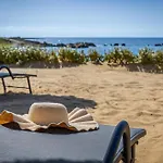 Sandoa - Beachfront Appartement