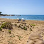 Sandoa - Beachfront Apartment Minia