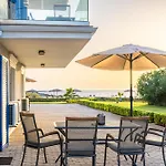 Sandoa - Beachfront Appartement