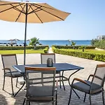 Sandoa - Beachfront Apartment Minia