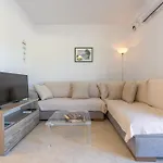Sandoa - Beachfront Apartment *