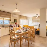 Sandoa - Beachfront Appartement *