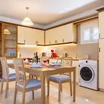 Sandoa - Beachfront Appartement