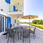 Apartment Sandoa - Beachfront