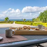 Sandoa - Beachfront Apartment *