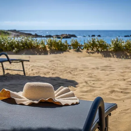 Sandoa - Beachfront Διαμέρισμα
