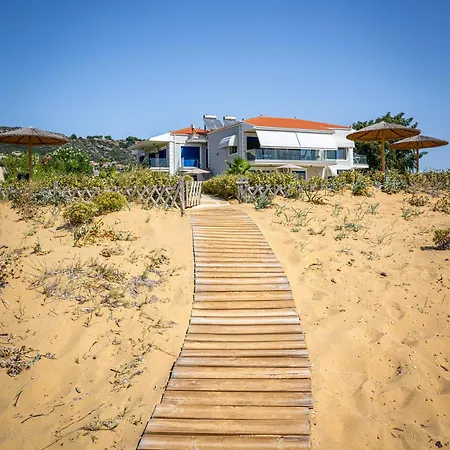Sandoa - Beachfront * Μηνιά