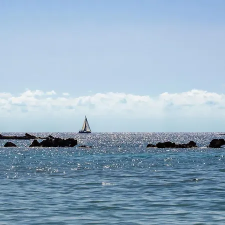 Sandoa - Beachfront * Μηνιά
