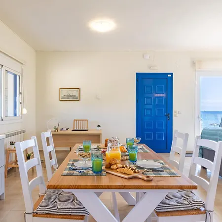 Sandoa - Beachfront Apartment *