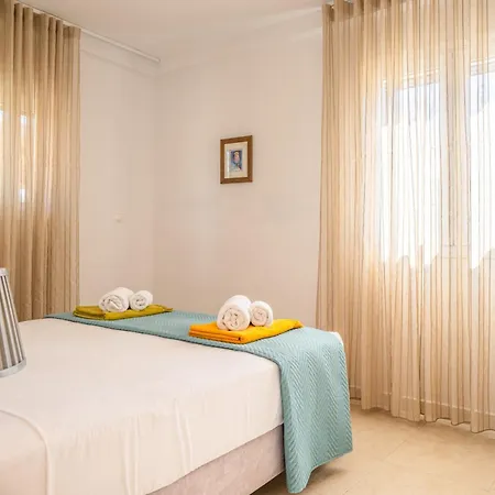 Sandoa - Beachfront Apartment *