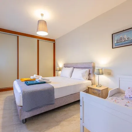 Sandoa - Beachfront Apartment