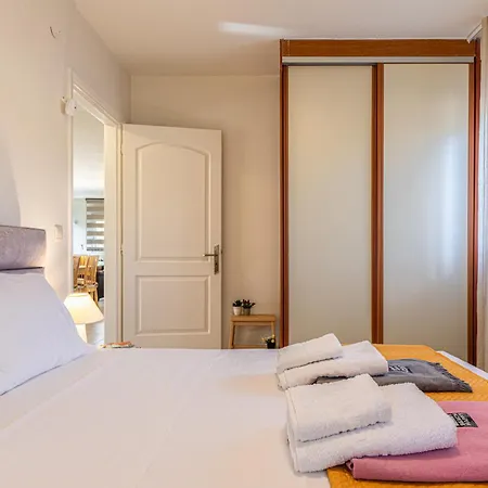Sandoa - Beachfront Apartment Minia