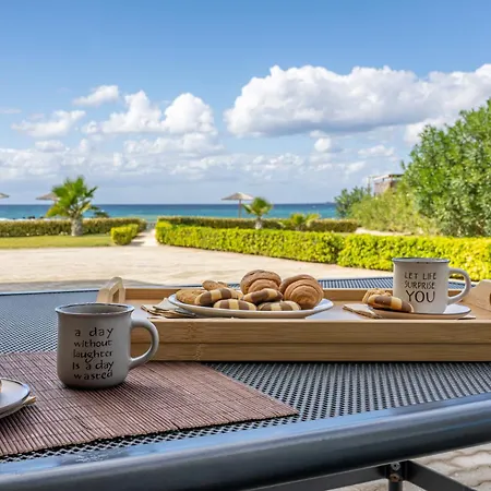 Sandoa - Beachfront Apartment *