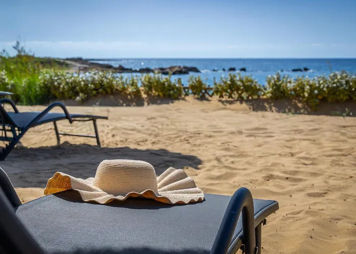 Sandoa - Beachfront Apartment