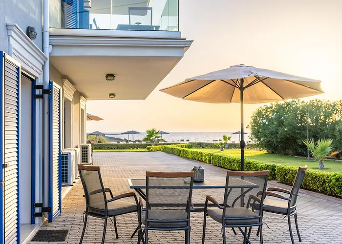 Sandoa - Beachfront Apartment