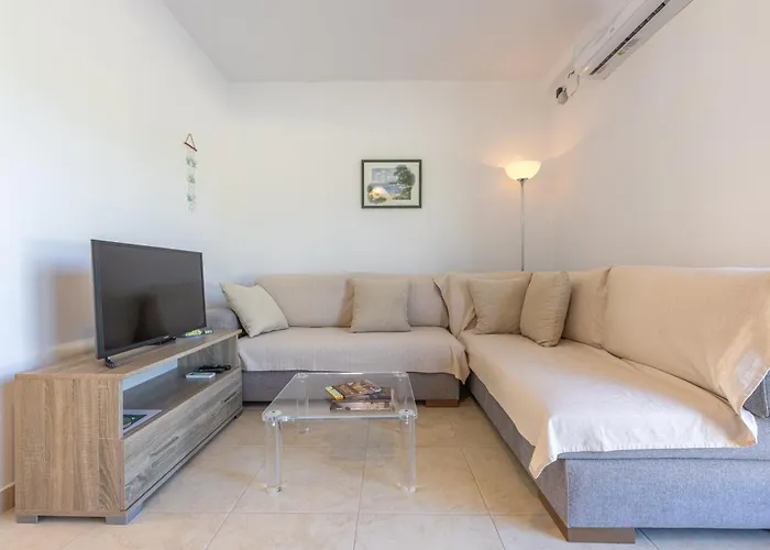 Sandoa - Beachfront Apartment *